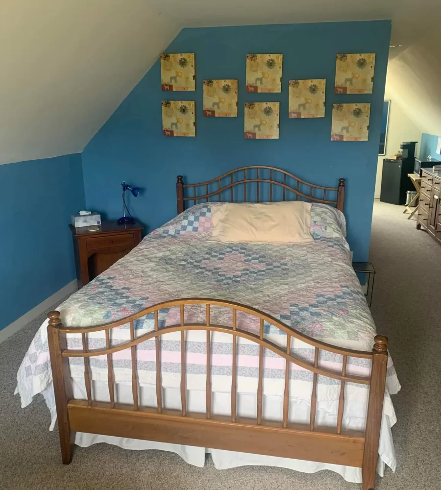 Bedroom of The Empty Nest Suite in Crooksville - AirBNB for rent.