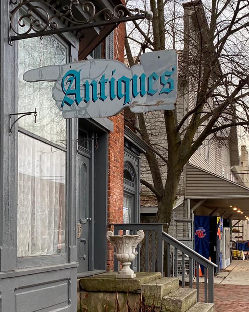 Exterior of Somerset Art & Antiques in Somerset, Perry County, Ohio.