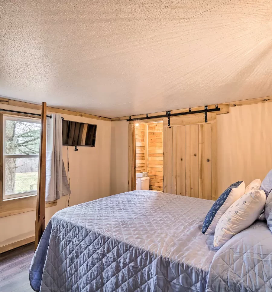 Light, airy bedroom at Take 5 lodging home in Somerset, Perry County, Ohio